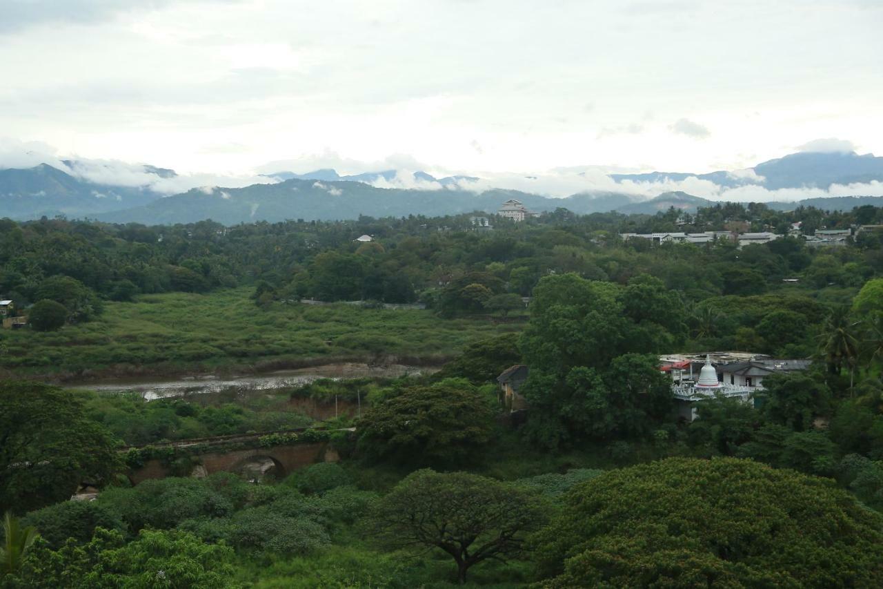 Rivendell Hotel Kandy Buitenkant foto